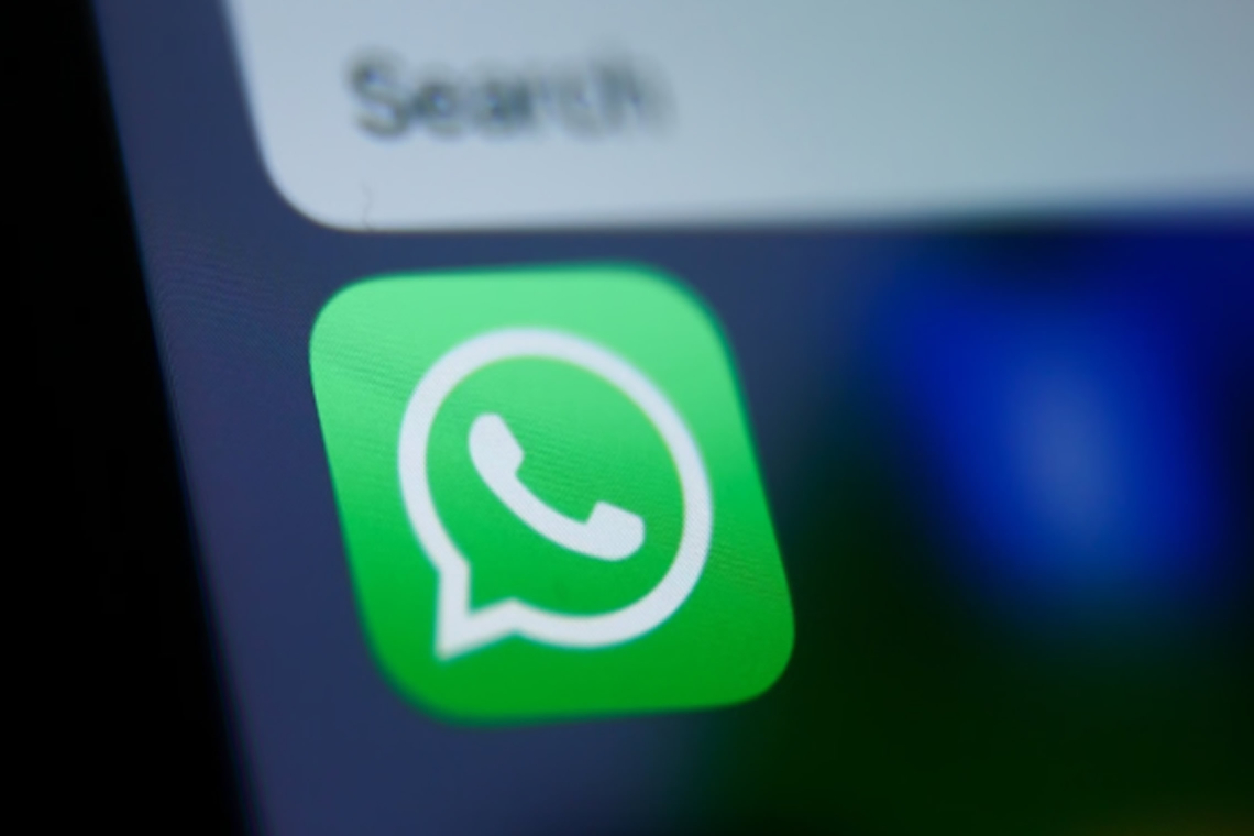 WhatsApp Users Stunned by Sudden AI Integration